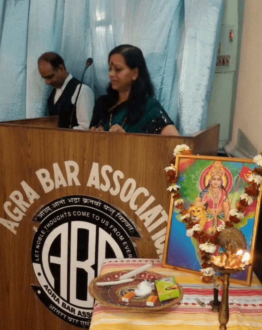 Dr. Kiran Jaitley at the Agra Bar Association lectern